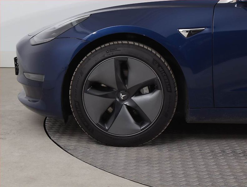 Tesla Model 3 (2019) Long Range 4WD 78kWh, SoH 81% - fotka 15 z 22