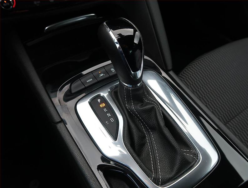Opel Insignia (2020) 2.0 Turbo , Automat - fotka 13 z 23