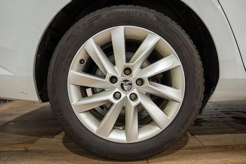 Škoda Superb 1.6 TDI 88 kW - fotka 22 z 25