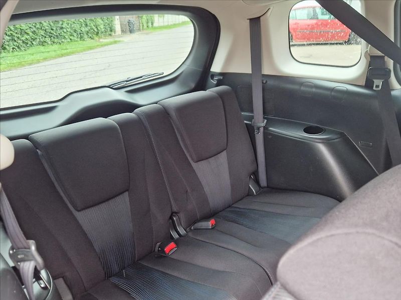 Mazda 5 1,6 MZR-CD 85kW 7MÍST +ALUZIMA - fotka 13 z 40