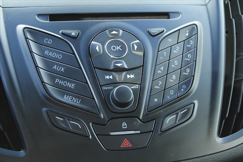Ford Kuga 2.0TDCi TITANIUM 4X4 PANORAMA - fotka 19 z 24