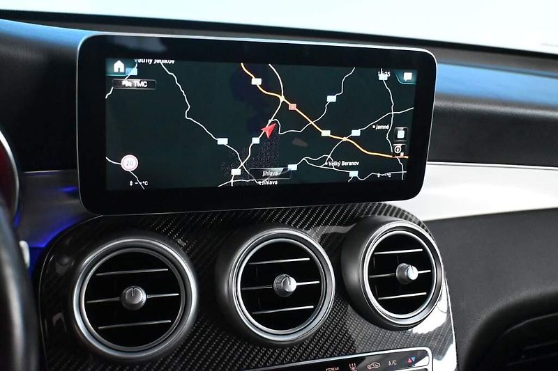 Mercedes-Benz GLC (2021) 2.0 4Matic 9G-TRONIC AMG Line - fotka 17 z 39