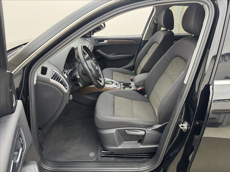 Audi Q5 3,0 4X4 EXCLUSIVE ROZVODY APOD - fotka 43 z 55