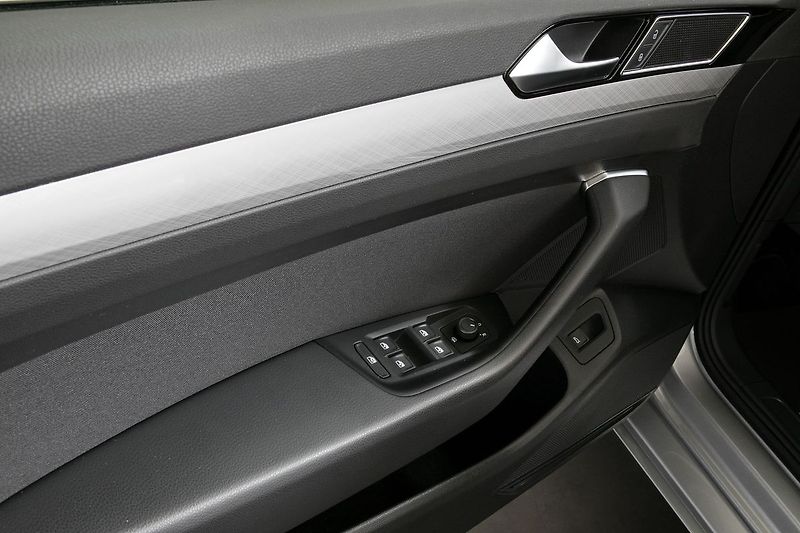 Volkswagen Passat 2.0TDI 110kW DSG IQ ACC Tažné - fotka 14 z 29