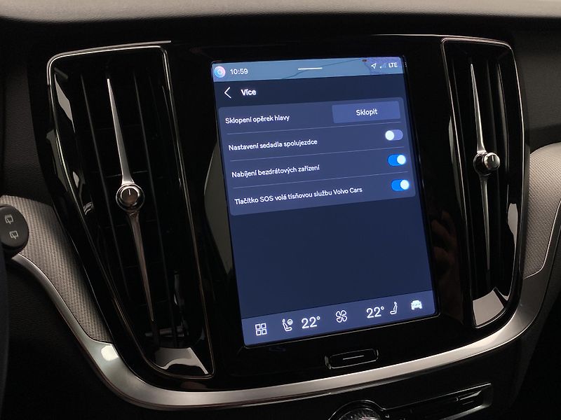 Volvo V60 B4 DARK PLUS AUT CZ - fotka 48 z 50
