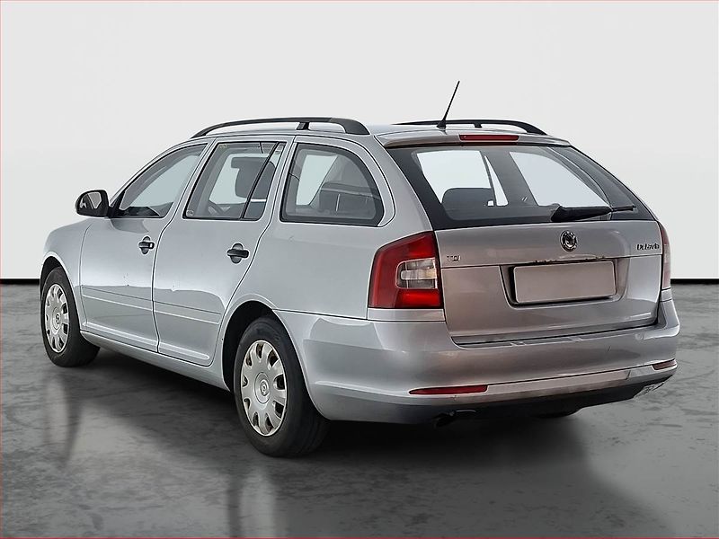 Škoda Octavia (2011) 1.6 TDI, pěkný stav - fotka 4 z 13