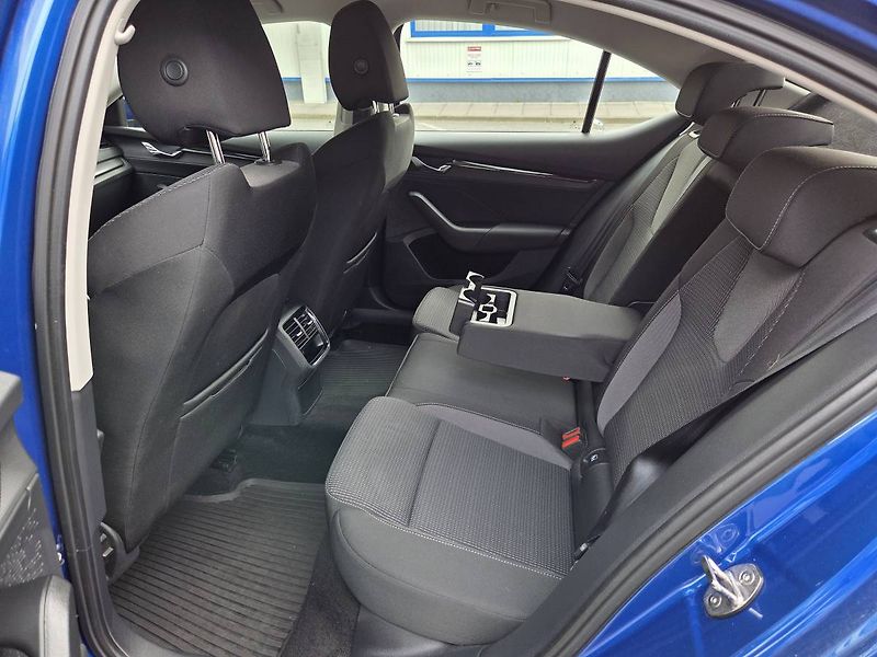 Škoda Octavia 1.5 TSI Ambiente - fotka 23 z 31