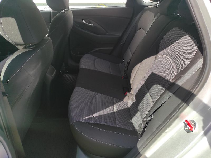 Hyundai i30 1,4DOHC 16V,73kW,Top KM - fotka 7 z 37