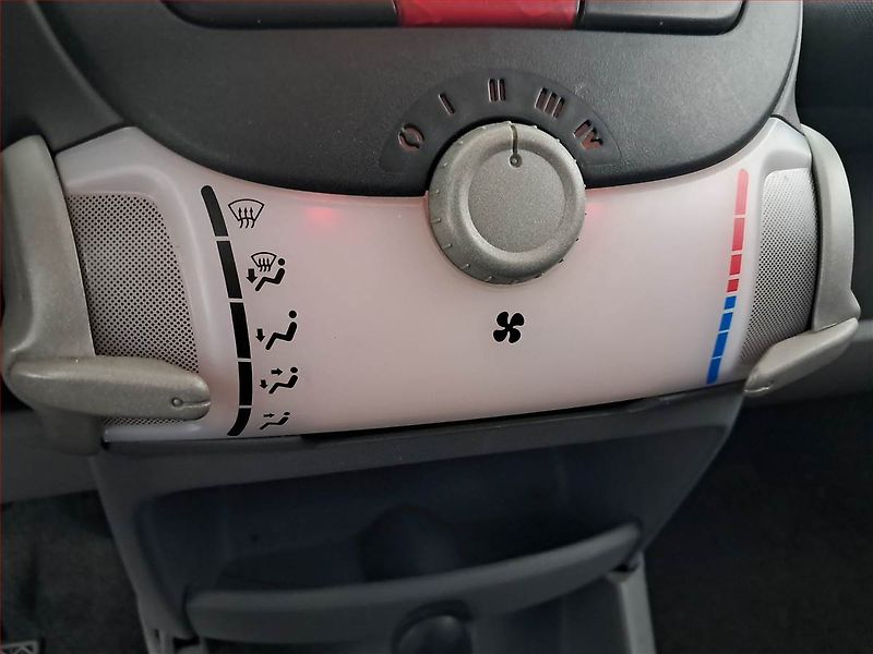 Peugeot 107 (2007) 1.0, jezdí výborně - fotka 16 z 16