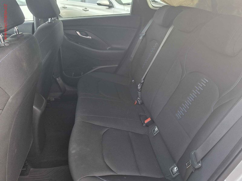 Hyundai i30 (2018) 1.4 TGDi, 2.maj,ČR, AC, tempo - fotka 10 z 19