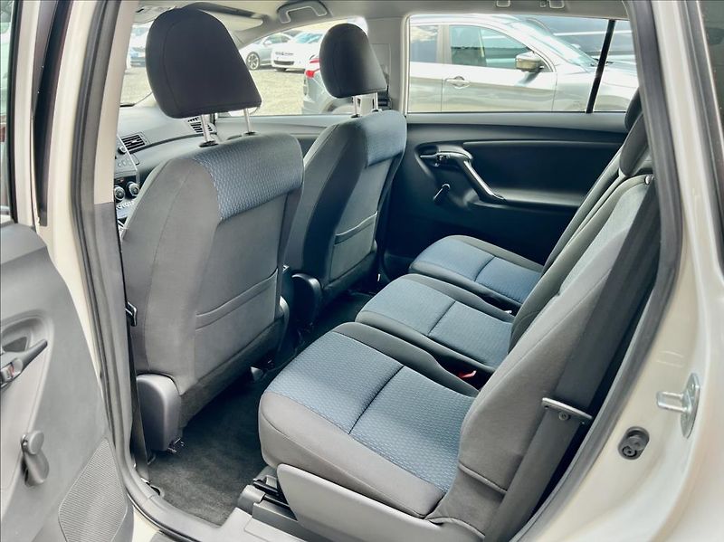 Toyota Verso 1,6 D-4D KLIMA - fotka 13 z 36