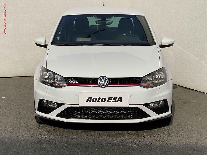 Volkswagen Polo (2015) 1.8 TSi, GTi, DSG, LED, navi - fotka 2 z 18