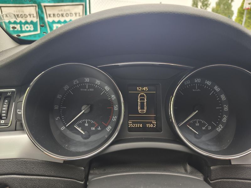 Škoda Superb 2.0 tdi Ambition - fotka 25 z 26