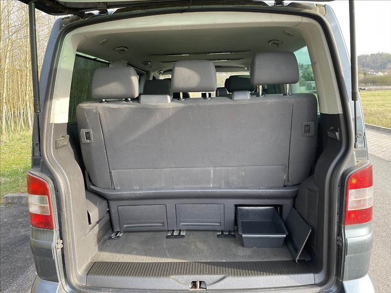 Volkswagen Multivan 2,5 TDI 95kW*tažné*aut. klima* - fotka 32 z 40