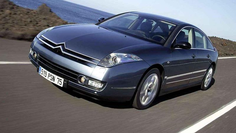 Peugeot 607.