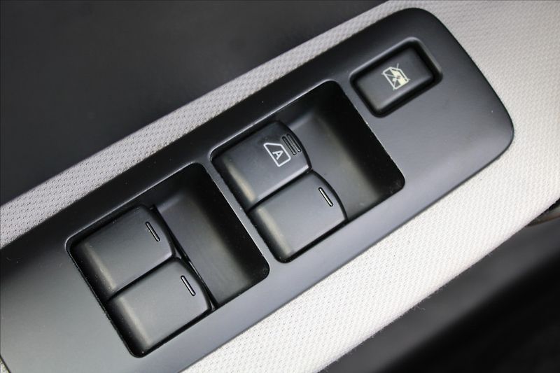 Nissan Qashqai 2,0 i  NOVÉ V ČR,4x4,TAŽNÉ - fotka 17 z 24
