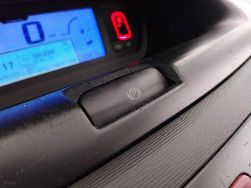 Citroën C4 Picasso (2007) 1.8 i, po STK, slušný stav - fotka 18 z 18