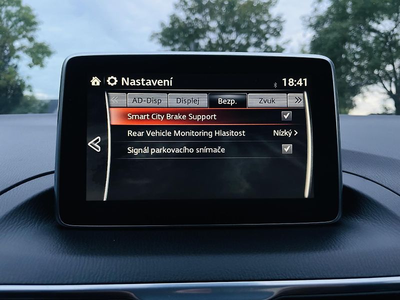 Mazda 3 2.0i MANUÁL SENZORY HEADUP LED - fotka 38 z 43