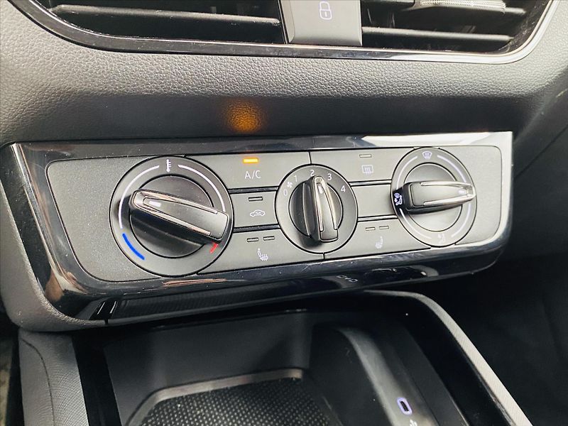 Škoda Scala 1,0 TSI 85kW Selection - fotka 14 z 22