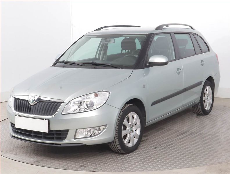 Škoda Fabia (2011) Ambiente 1.2 TSI, Serv.kniha - fotka 2 z 15