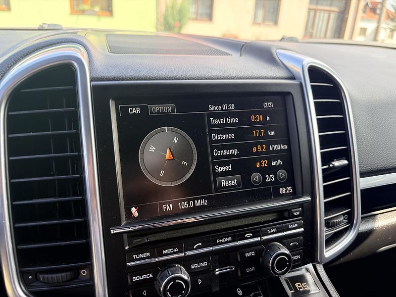 Porsche Cayenne DIESEL 3.0 V6 180KW - fotka 28 z 42