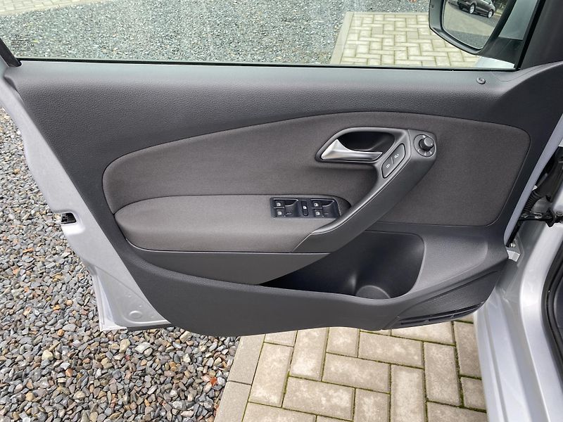 Volkswagen Polo 1.4 MPI 63kW - 1xMAJ.- PDC - fotka 10 z 37