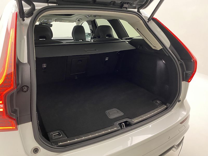 Volvo XC60 T8 AWD DARK PLUS REZERVACE - fotka 5 z 46