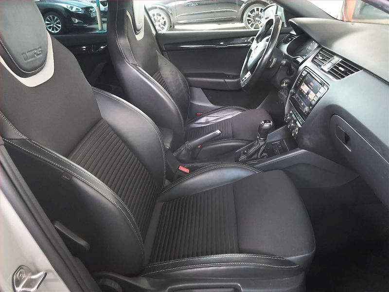 Škoda Octavia (2015) RS 2.0 TDI, Automat, Kůže - fotka 9 z 16