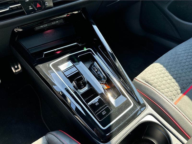 Volkswagen Golf GTI Clubsport 2.0 TSI 221kW DS - fotka 18 z 22