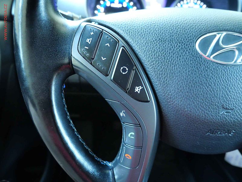 Hyundai i30 (2017) 1.6GDi, ČR, ČR, výhř.sed. - fotka 15 z 19