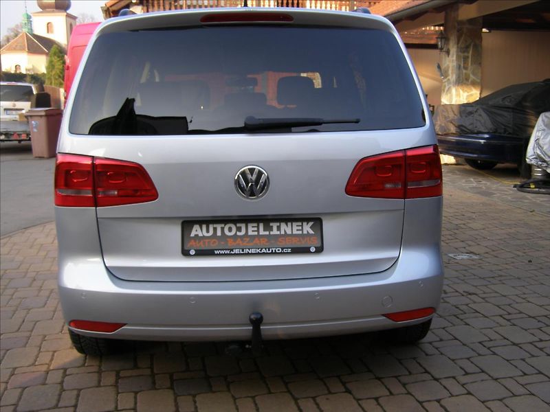 Volkswagen Touran 1,2   77KW REZERVACE - fotka 4 z 39
