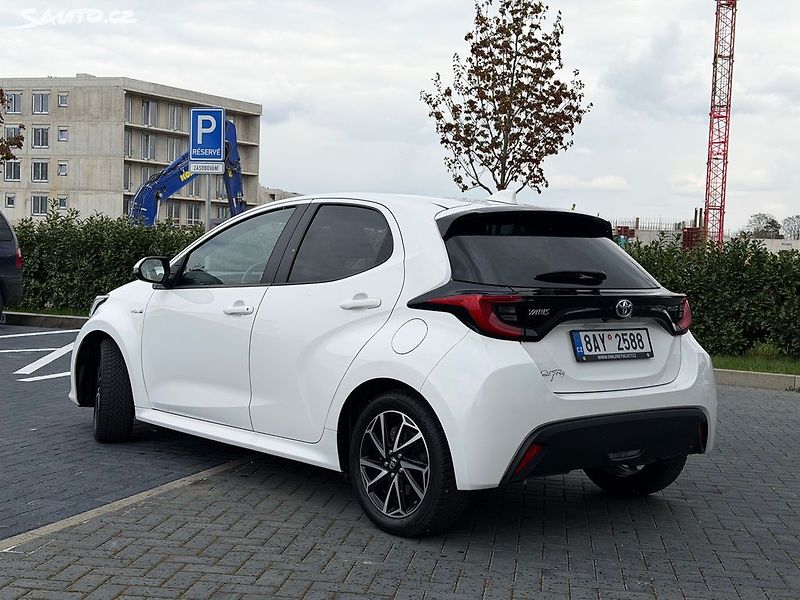 Toyota Yaris (2021) Hybrid / 1.5 VVT-i/ záruka - fotka 4 z 21