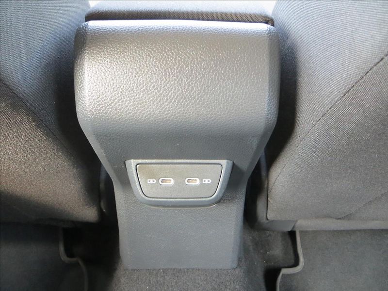Volkswagen Polo 1,0 TSI 70kW Virtual+Digiklima - fotka 20 z 21
