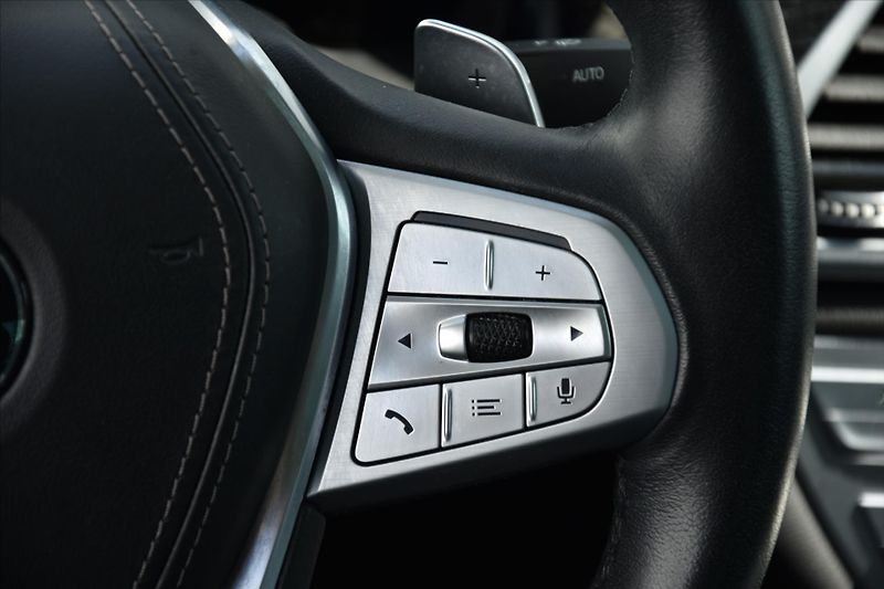 BMW Řada 7 740d xDrive 250kW LASER ČR - fotka 17 z 33