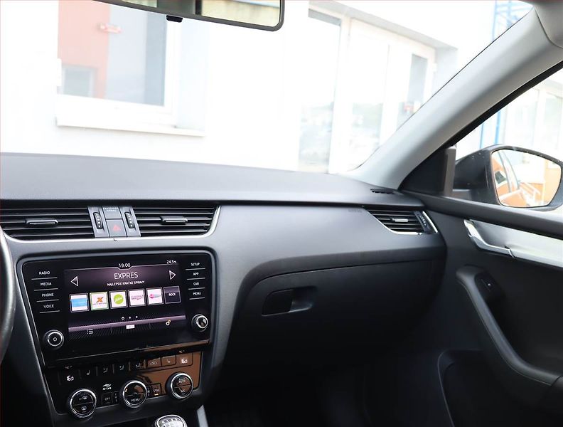 Škoda Octavia (2019) 1.0 TSI, Serv.kniha, Tempomat - fotka 8 z 17
