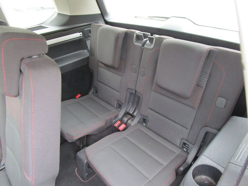 Volkswagen Touran 1,2TSI-81KW-NOVÁ STK+OLEJ - fotka 17 z 31