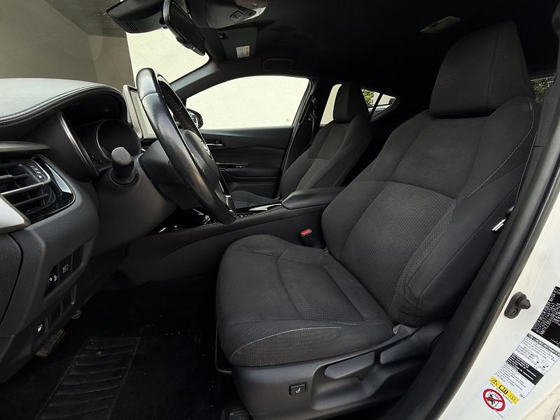 Toyota C-HR 1.8 Hybrid 90kW E-CVT Dynamic - fotka 20 z 22