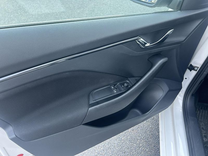 Škoda Scala 1.0TSI 85kW AMBITION - fotka 9 z 21