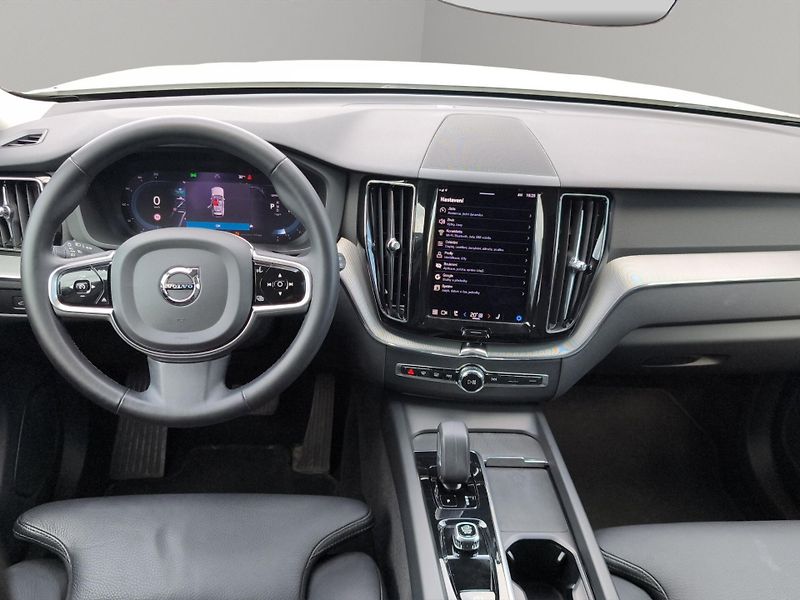 Volvo EX60 (2023) B5 AWD 2.0 MHEV 184kW, ČR, 1 M - fotka 9 z 28