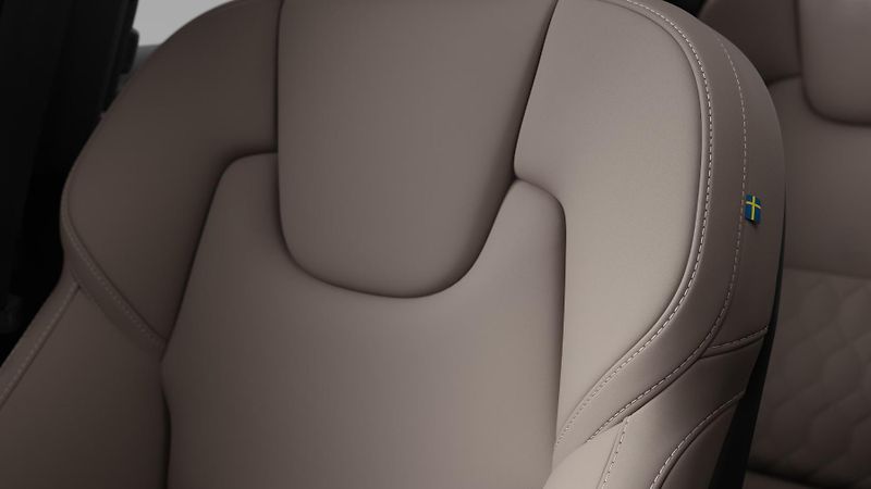 Volvo XC60 (2026) B5 AWD PLUS DARK AUT - fotka 10 z 14