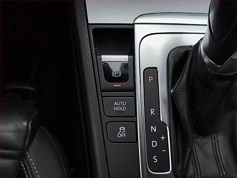 Volkswagen CC (2012) 2.0 TDI, Automat, Navi - fotka 15 z 18