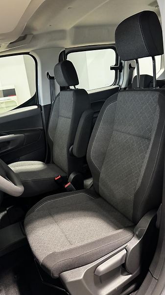 Opel Combo (2026) Elegance Plus L2H1 1.5CDTI MT6 - fotka 7 z 14