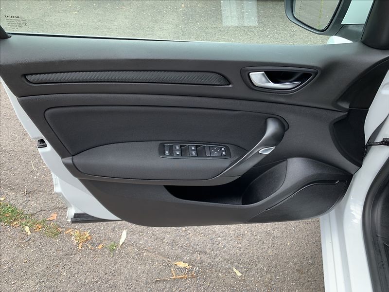 Renault Mégane 1,3 TCe 1.MAJITEL ČR,SERVISKA - fotka 12 z 17