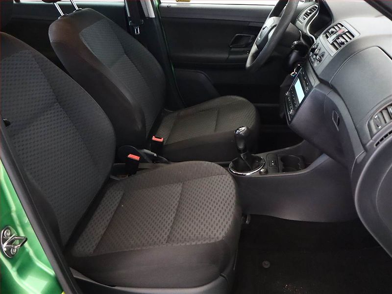 Škoda Fabia (2010) Ambition 1.2 TSI, slušný stav - fotka 7 z 10