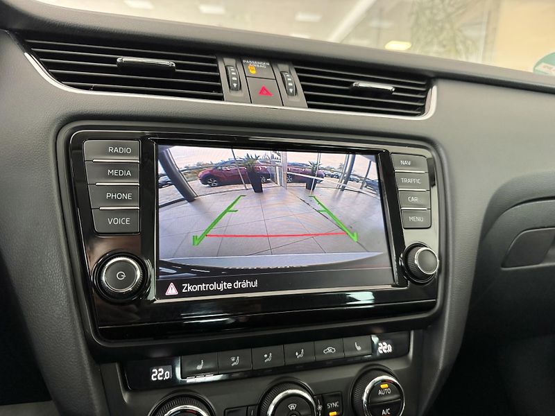 Škoda Octavia 2,0TDI DSG*Navi*Xenon*Kamera - fotka 21 z 36