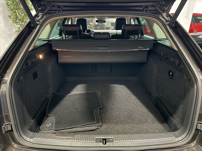 Škoda Superb 2,0   TDI DSG 4X4 140KW L&K - fotka 32 z 41