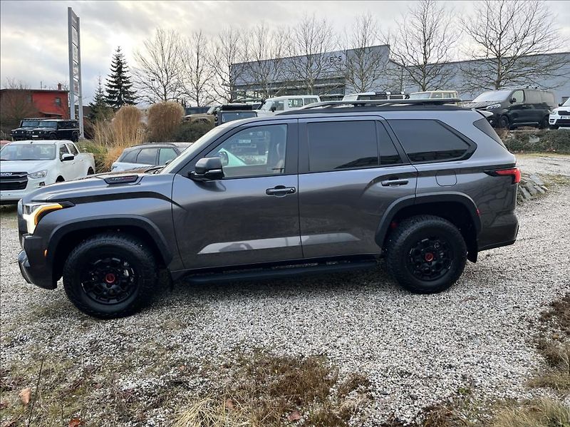 Toyota Sequoia 3,5i-Force MaxTTV6HEV TRD Pro - fotka 5 z 58