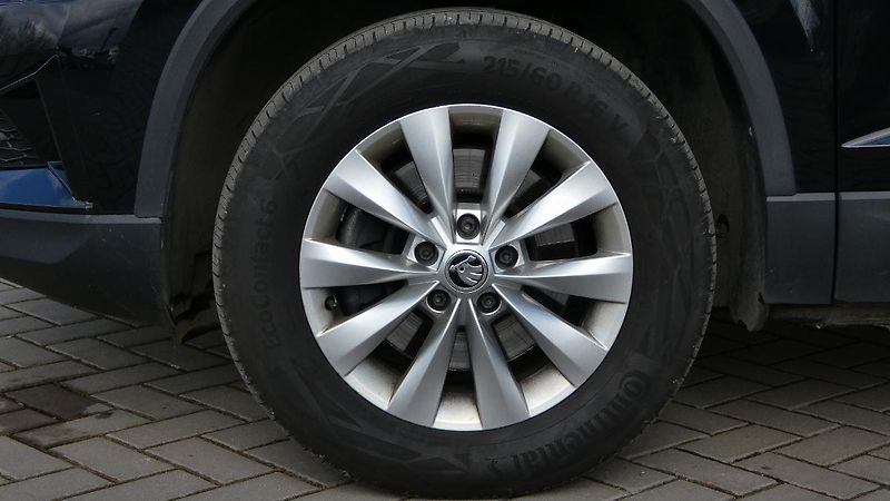 Škoda Karoq 1,5 TSI Ambition DSG - fotka 23 z 24