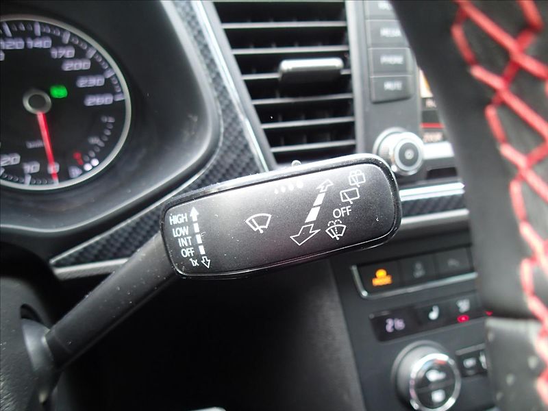 Seat Leon 2,0 TDi, FR, Dsg, ČR - fotka 20 z 49