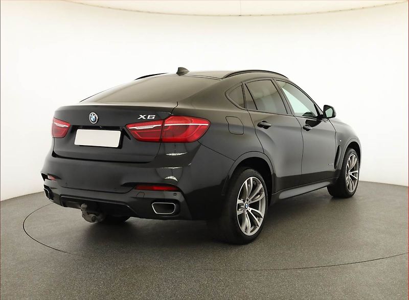 BMW X6 (2017) xDrive40d - fotka 5 z 20